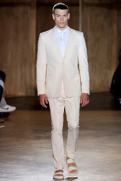 Look 30